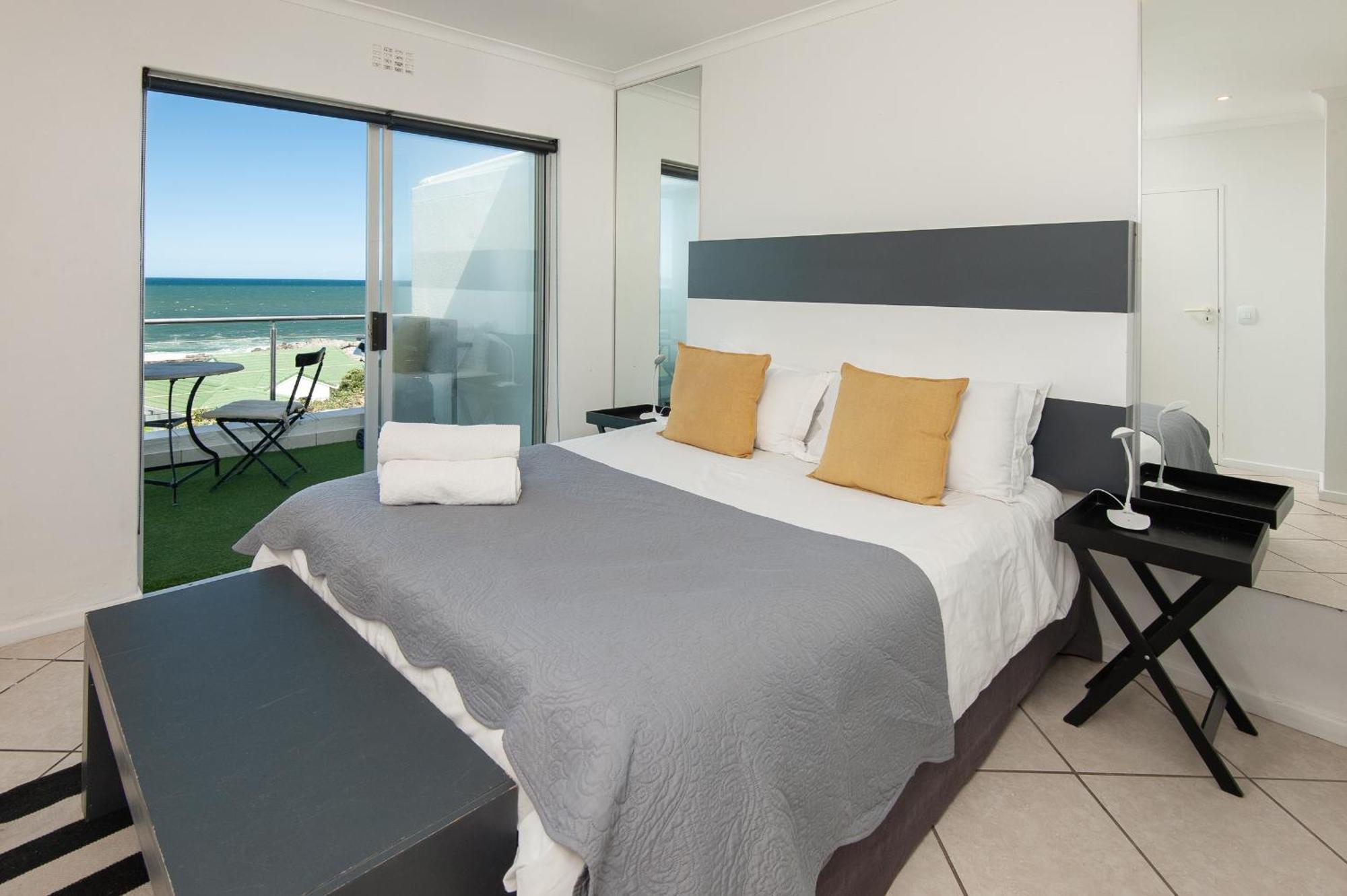 49 Whalerock * Hermanus
